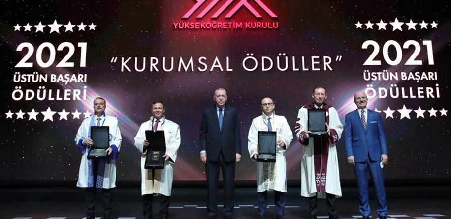 Marmara Üniversitesi'ne YÖK 2021 Üstün Başarı Ödülü