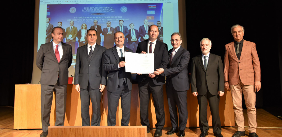 TÜSEB Service Award to Prof. Dr.  Ahmet Oğuzhan Özen